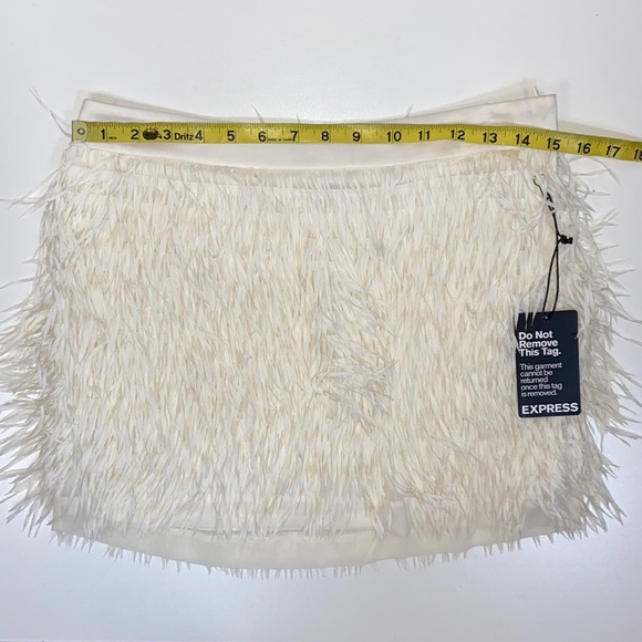 Express l NWT Chiffon Fringe Mini Skirt In Soft Ivory Size 4 - Picture 5 of 10